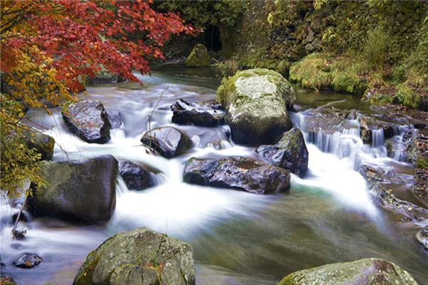 兰家吊水湖原生态风景区