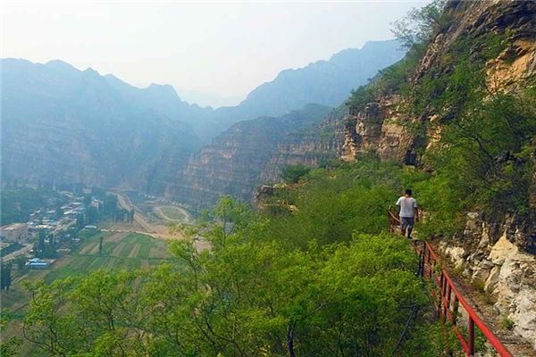 十渡天河谷高山滑水