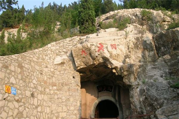 鲁山溶洞群景区