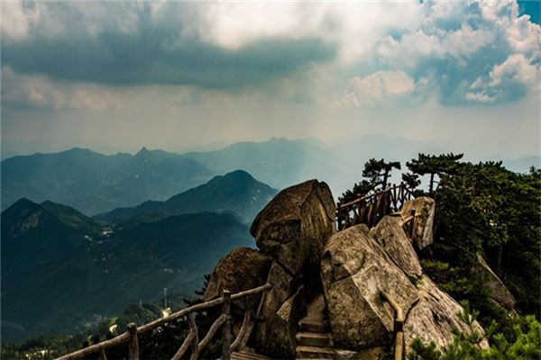大别山薄刀峰风景区