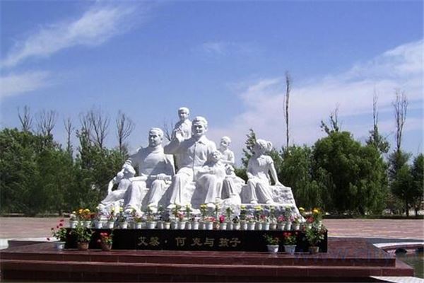 艾黎与何克陵园