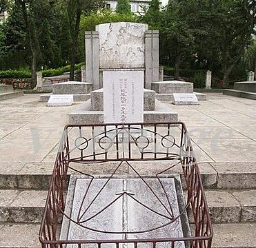 “一二.一”四烈士墓