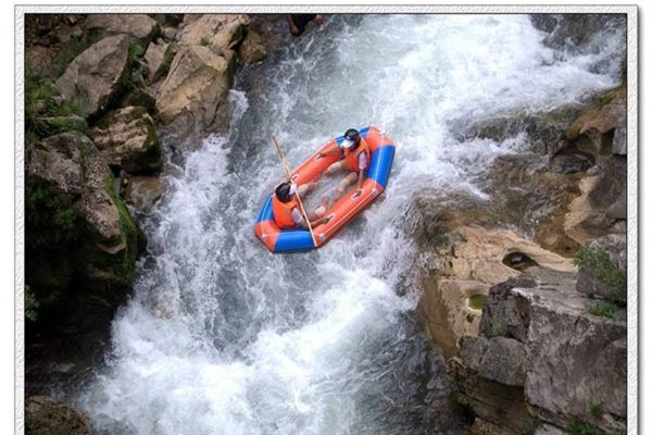 马岭河峡谷漂流