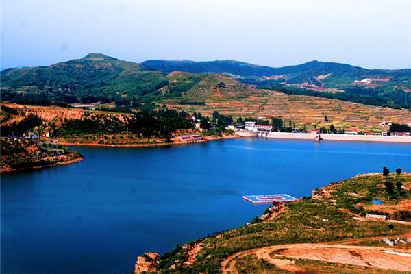 红石寨·香山湖旅游区